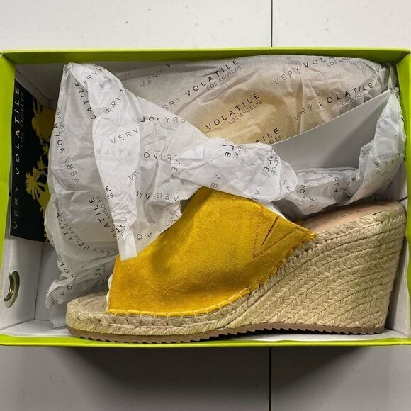 NIB Very Volatile Women’s Yellow 3.5” Heel Slip On Espadrille Sandals - Size 9 - Picture 3 of 11